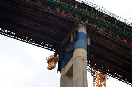 四川钢栈桥租赁教你防止墩柱顶部出现水平裂缝问题