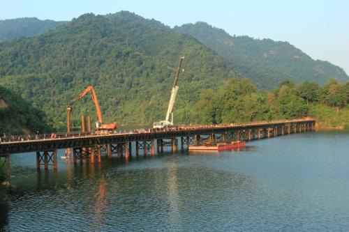 四川兴义钢栈桥租赁浅谈钢板桩施工中遇到的问题