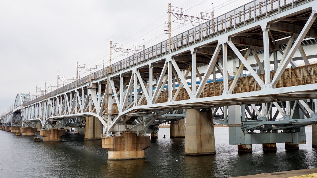 四川贝雷桥的施工流程：